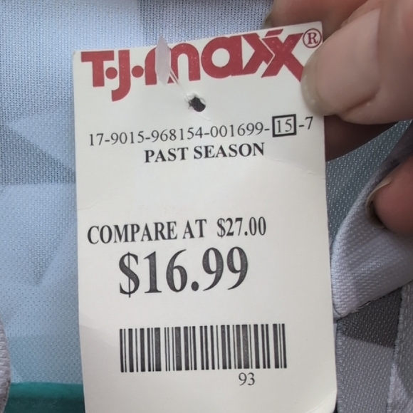 Nike White and Gray Geometric Sleeveless Top - Picture 4 of 5